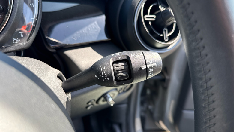 MINI Hatchback 1.5 Cooper Classic 3dr Petrol Hatchback